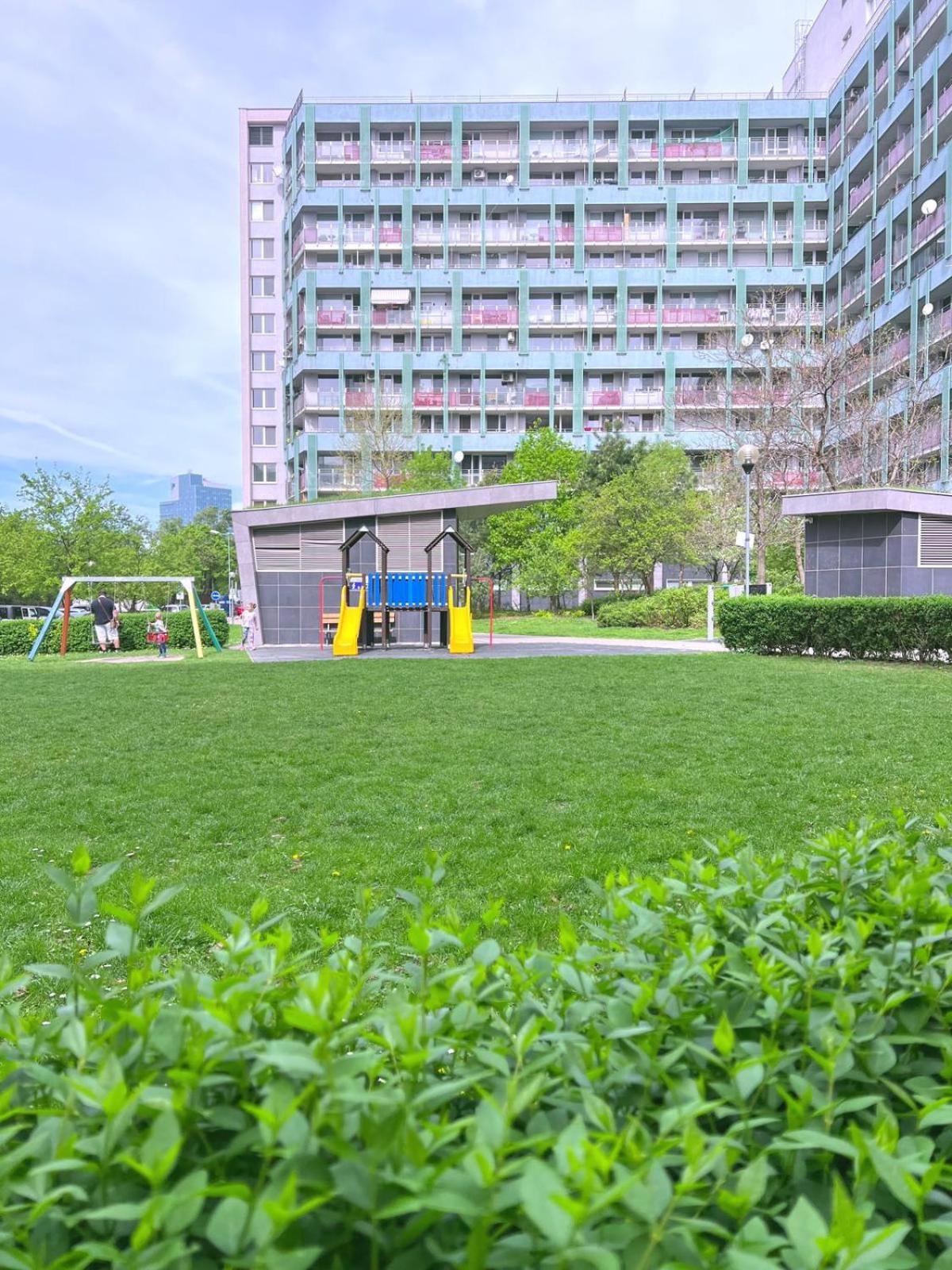 Urbanelegance Escape, Top Location, Private Parking Братислава Экстерьер фото